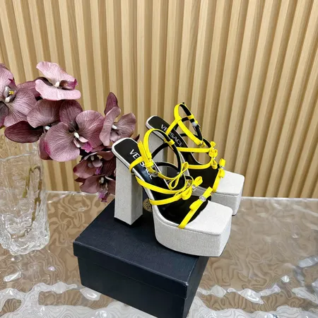 ヴェルサーチ サンダル