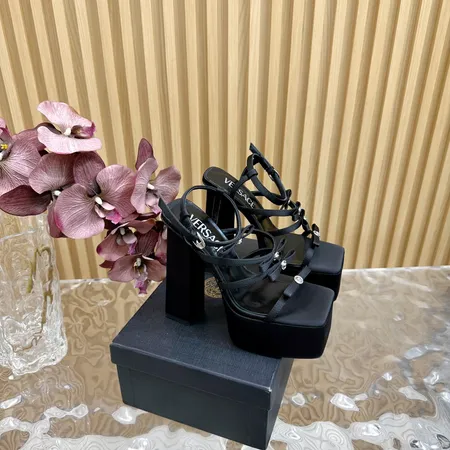 ヴェルサーチ サンダル