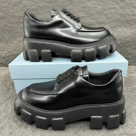 プラダ ビジネスシューズ