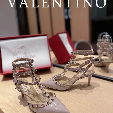 ヴァレンティノ サンダル