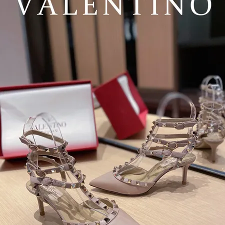 ヴァレンティノ サンダル