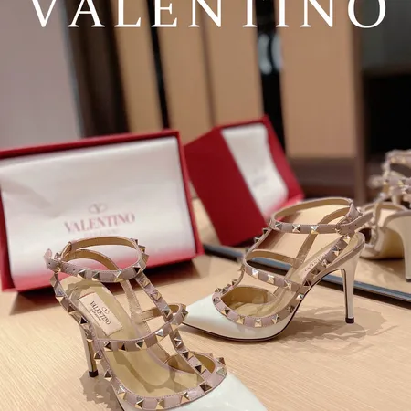 ヴァレンティノ サンダル