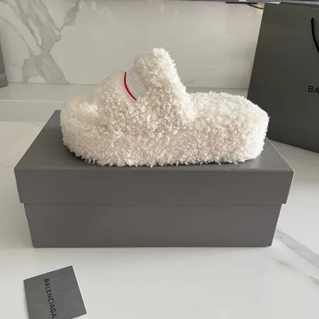 バレンシアガ スリッパ