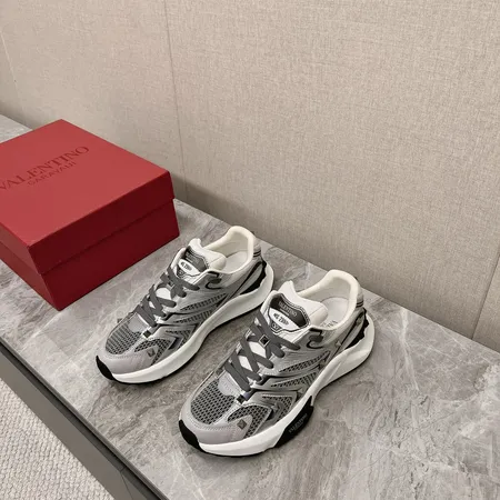 ヴァレンティノ スニーカー