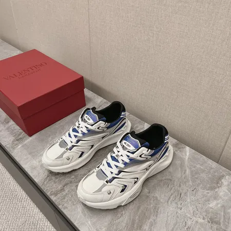 ヴァレンティノ スニーカー