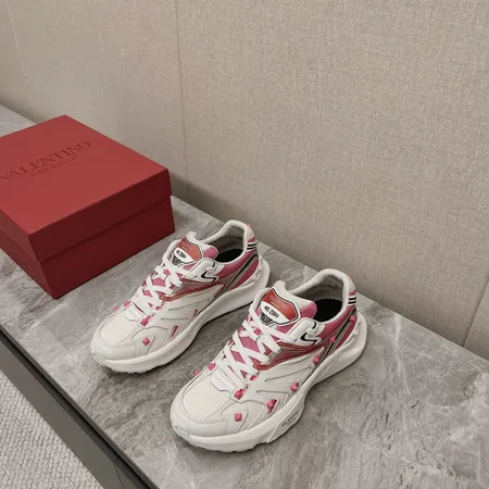 ヴァレンティノ スニーカー