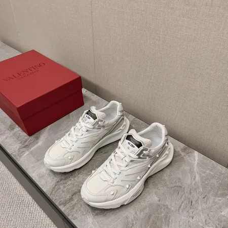 ヴァレンティノ スニーカー