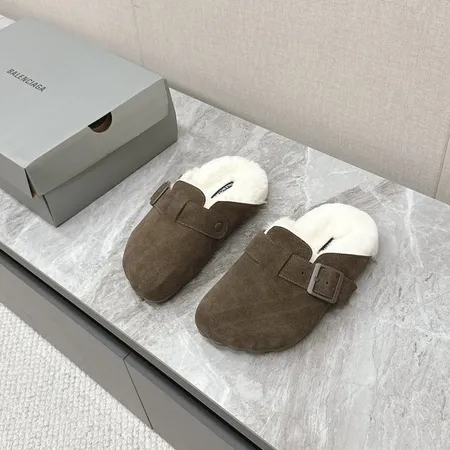 バレンシアガ スリッパ