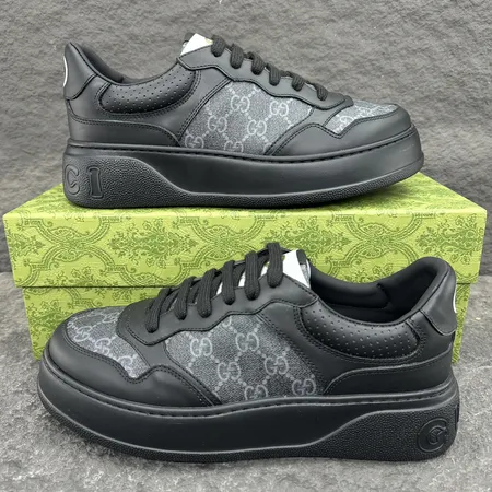 グッチ カジュアルシューズ