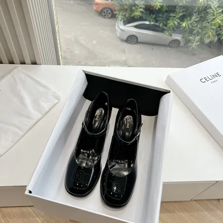 セリーヌ サンダル