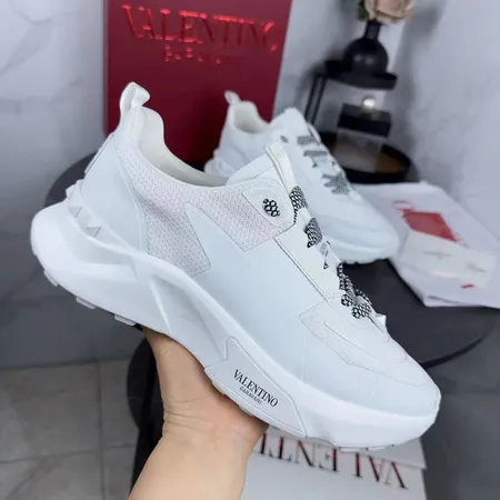 ヴァレンティノ スニーカー