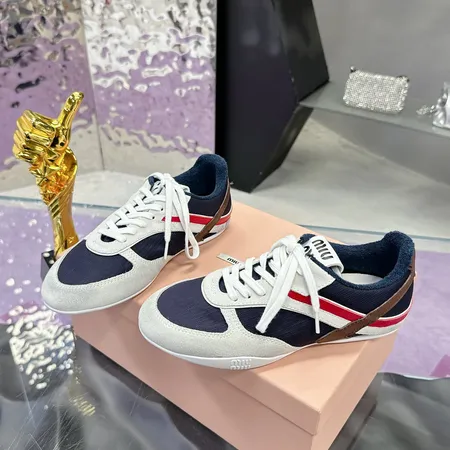 ミュウミュウ カジュアルシューズ