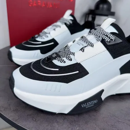ヴァレンティノ スニーカー