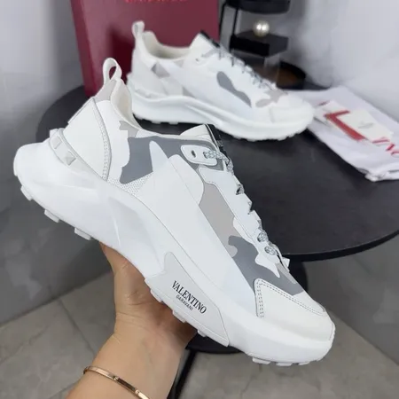 ヴァレンティノ スニーカー