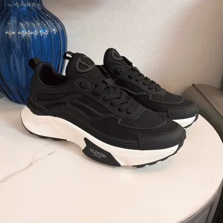 ヴァレンティノ スニーカー