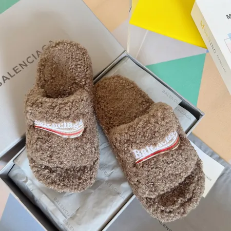 バレンシアガ スリッパ