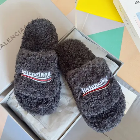 バレンシアガ スリッパ