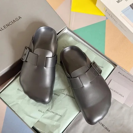 バレンシアガ スリッパ