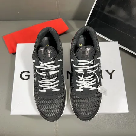 ジバンシィ スニーカー