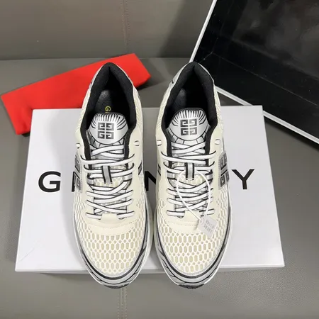 ジバンシィ スニーカー