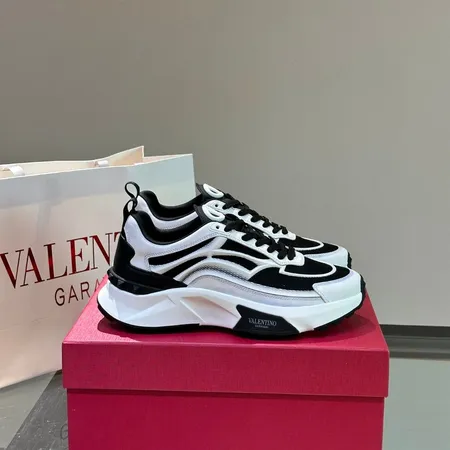 ヴァレンティノ スニーカー