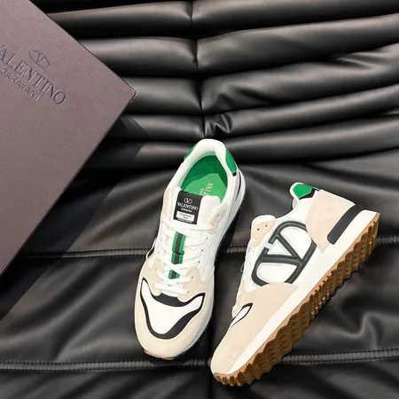 ヴァレンティノ スニーカー