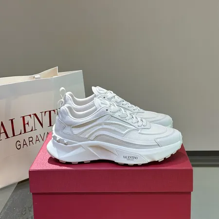 ヴァレンティノ スニーカー