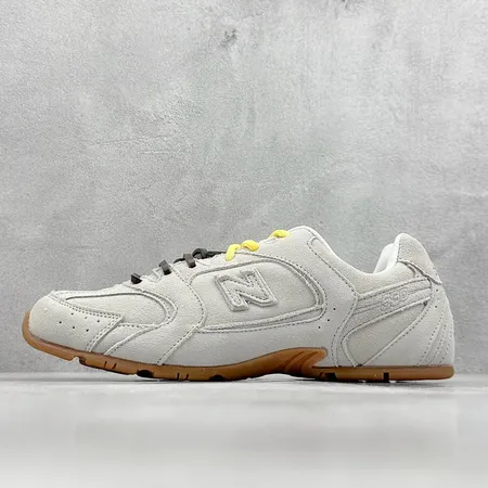 ミュウミュウ スニーカー