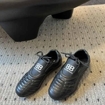 バレンシアガ スニーカー