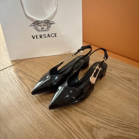 ヴェルサーチ サンダル