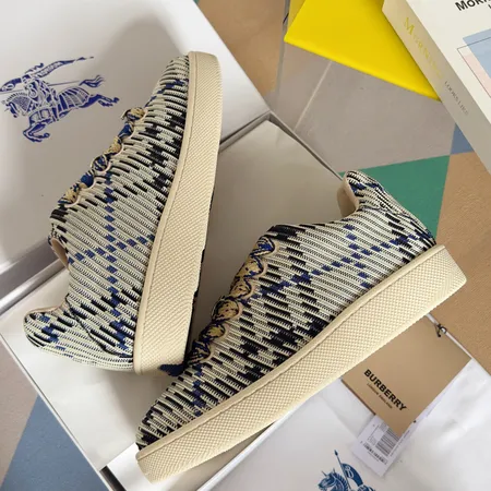 バーバリー ス カジュアルシューズ