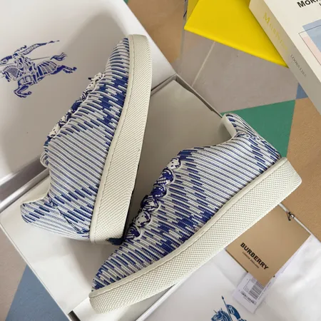 バーバリー ス カジュアルシューズ