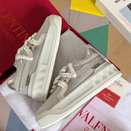 ヴァレンティノ カジュアルシューズ