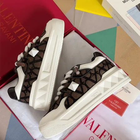 ヴァレンティノ カジュアルシューズ