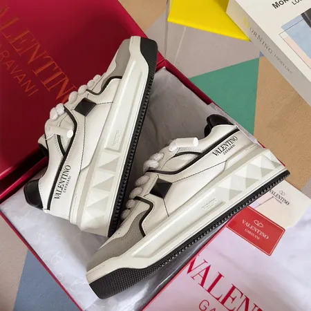 ヴァレンティノ カジュアルシューズ