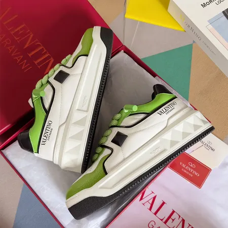 ヴァレンティノ カジュアルシューズ