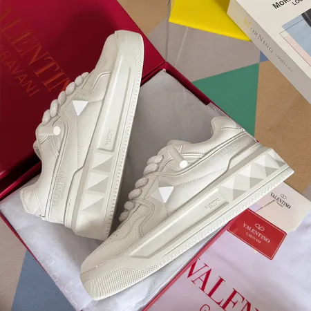 ヴァレンティノ カジュアルシューズ