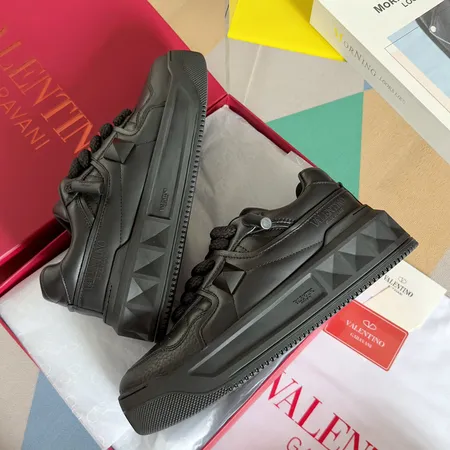 ヴァレンティノ カジュアルシューズ