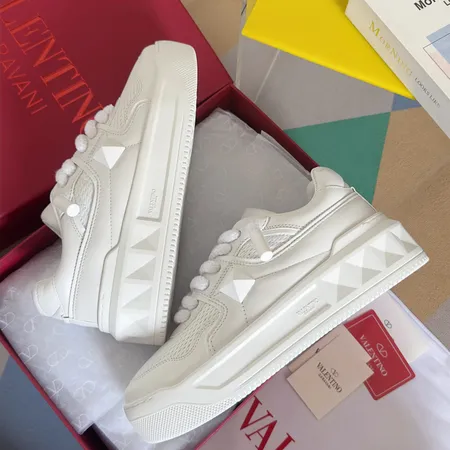 ヴァレンティノ カジュアルシューズ