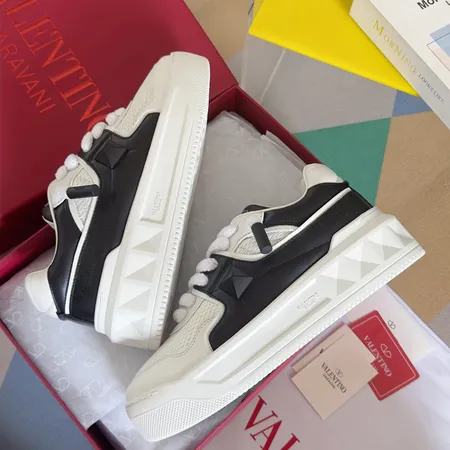 ヴァレンティノ カジュアルシューズ