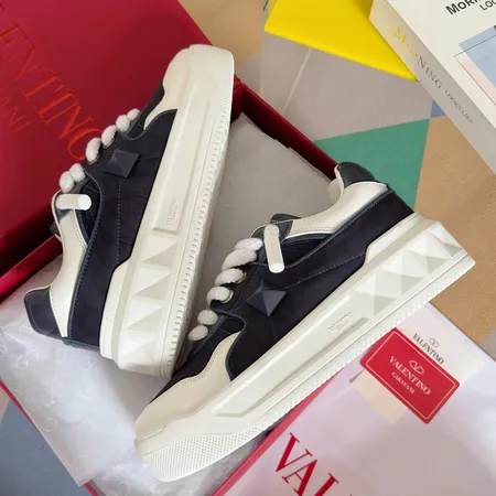 ヴァレンティノ カジュアルシューズ