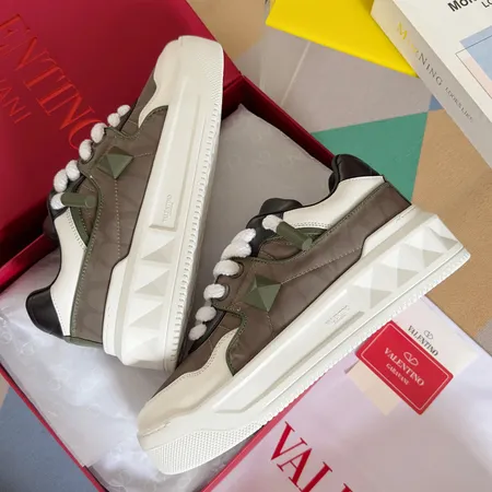 ヴァレンティノ カジュアルシューズ