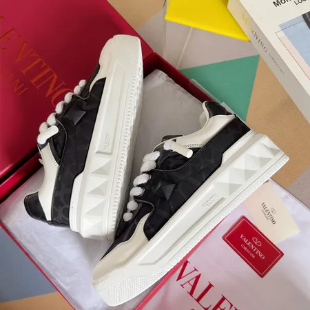 ヴァレンティノ カジュアルシューズ