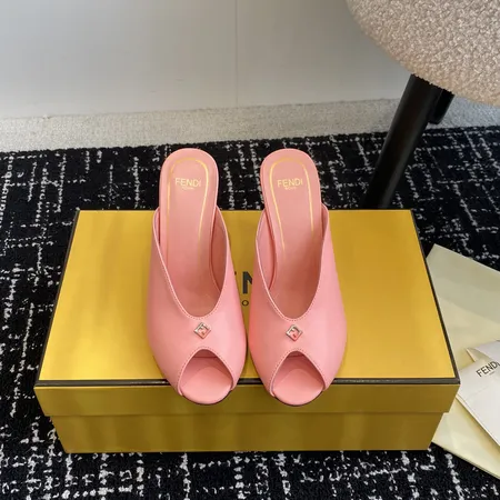 フェンディ サンダル