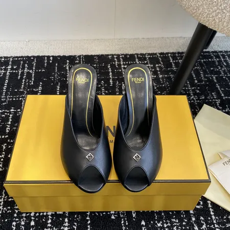 フェンディ サンダル