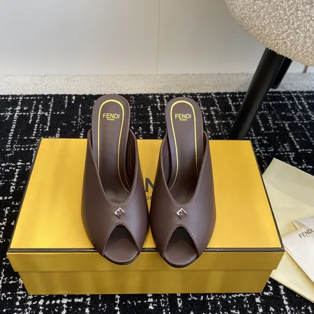 フェンディ サンダル