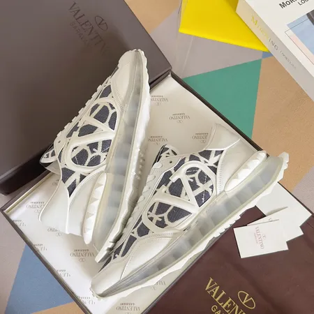 ヴァレンティノ カジュアルシューズ