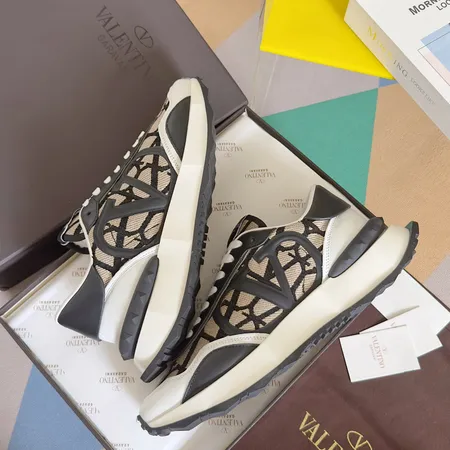 ヴァレンティノ カジュアルシューズ