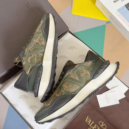 ヴァレンティノ カジュアルシューズ