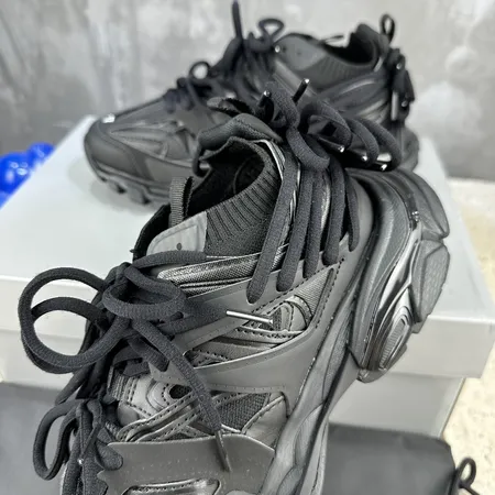 バレンシアガ スニーカー